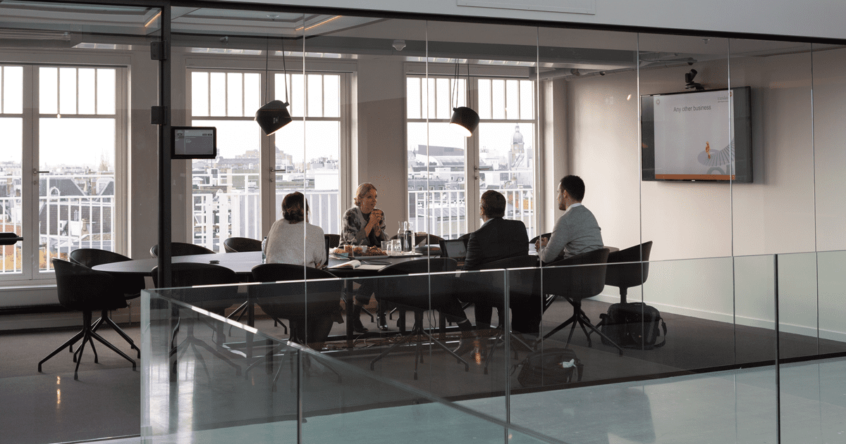 B2B Marketing: Meetingraum Verhandlung